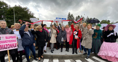 Słupszczanki podczas otwarcia Ronda im. Praw Kobiet w Słupsku